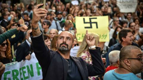 Proteste e provocazioni (e contraddizioni)