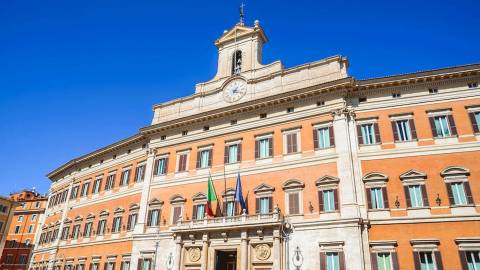 Caos nel Paese: la soluzione pu&ograve; essere un Governo di "solidariet&agrave; nazionale"?