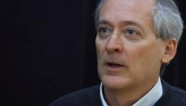 Creata una compagnia teatrale regionale. Ma qualcosa non convince.